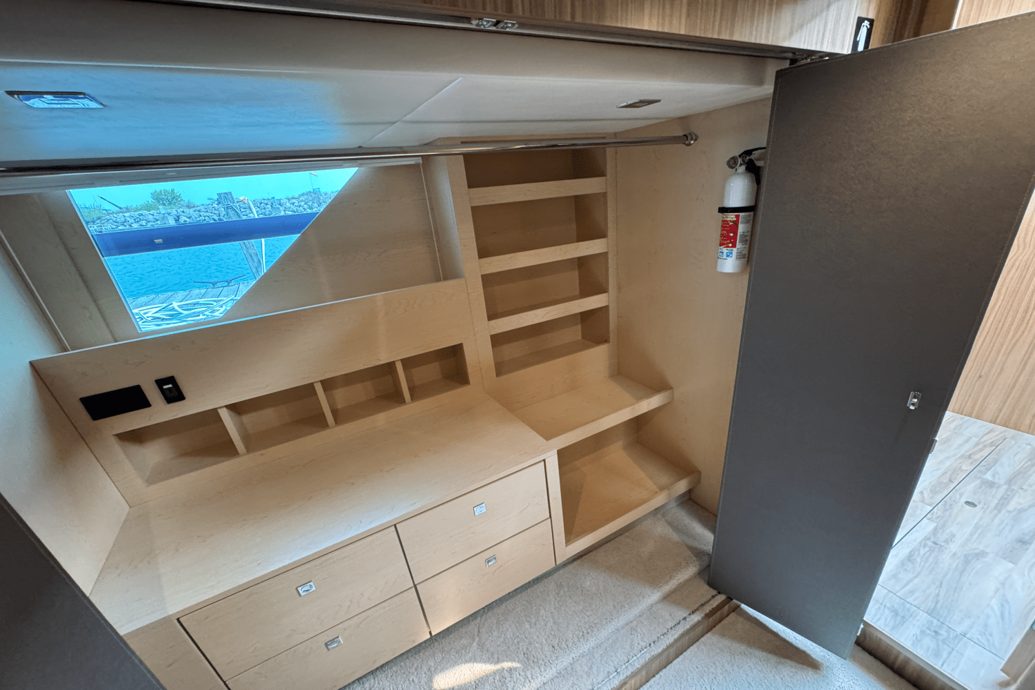 2025 Cruisers Yachts 60 CANTIUS Image Thumbnail #38