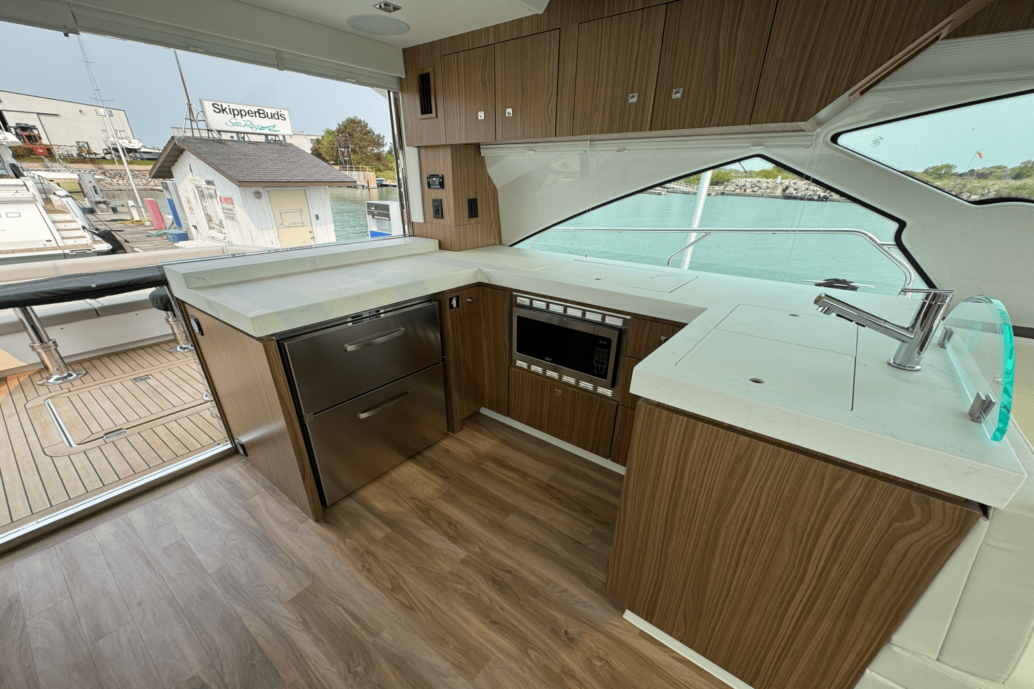 2025 Cruisers Yachts 60 CANTIUS Image Thumbnail #23