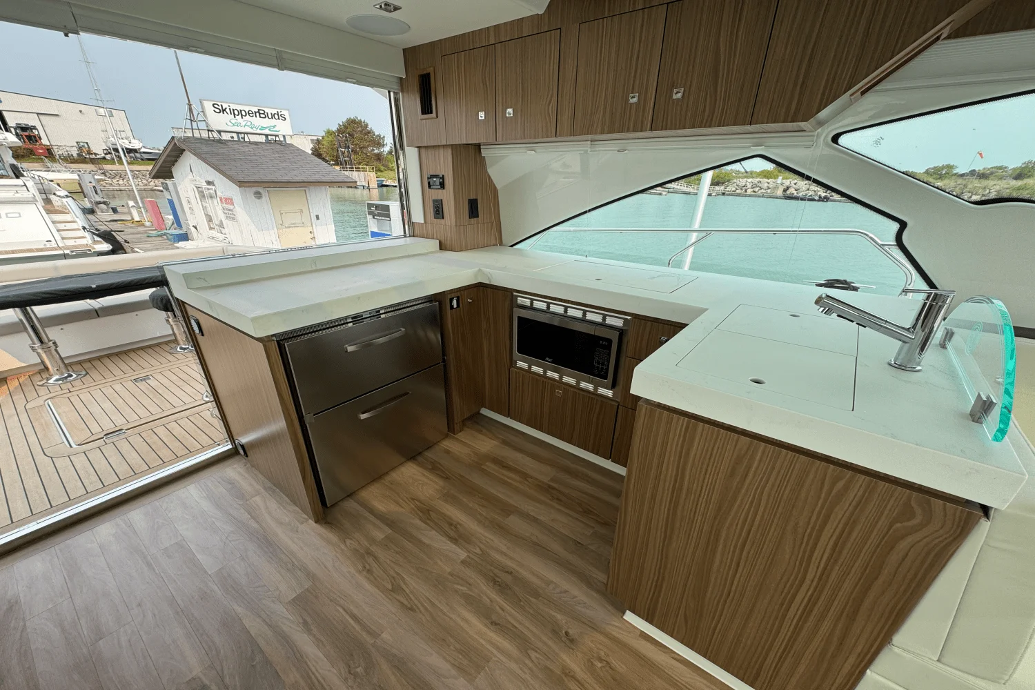 2025 Cruisers Yachts 60 CANTIUS Image Thumbnail #23