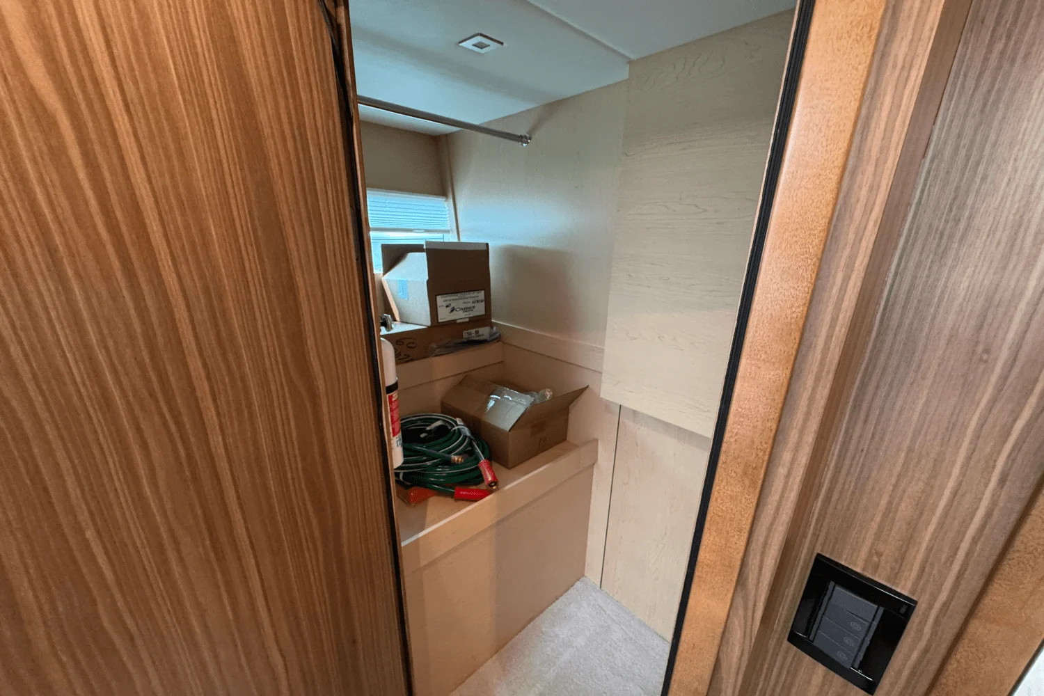 2025 Cruisers Yachts 60 CANTIUS Image Thumbnail #42