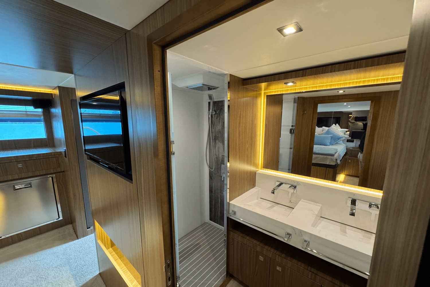 2025 Cruisers Yachts 60 CANTIUS Image Thumbnail #35