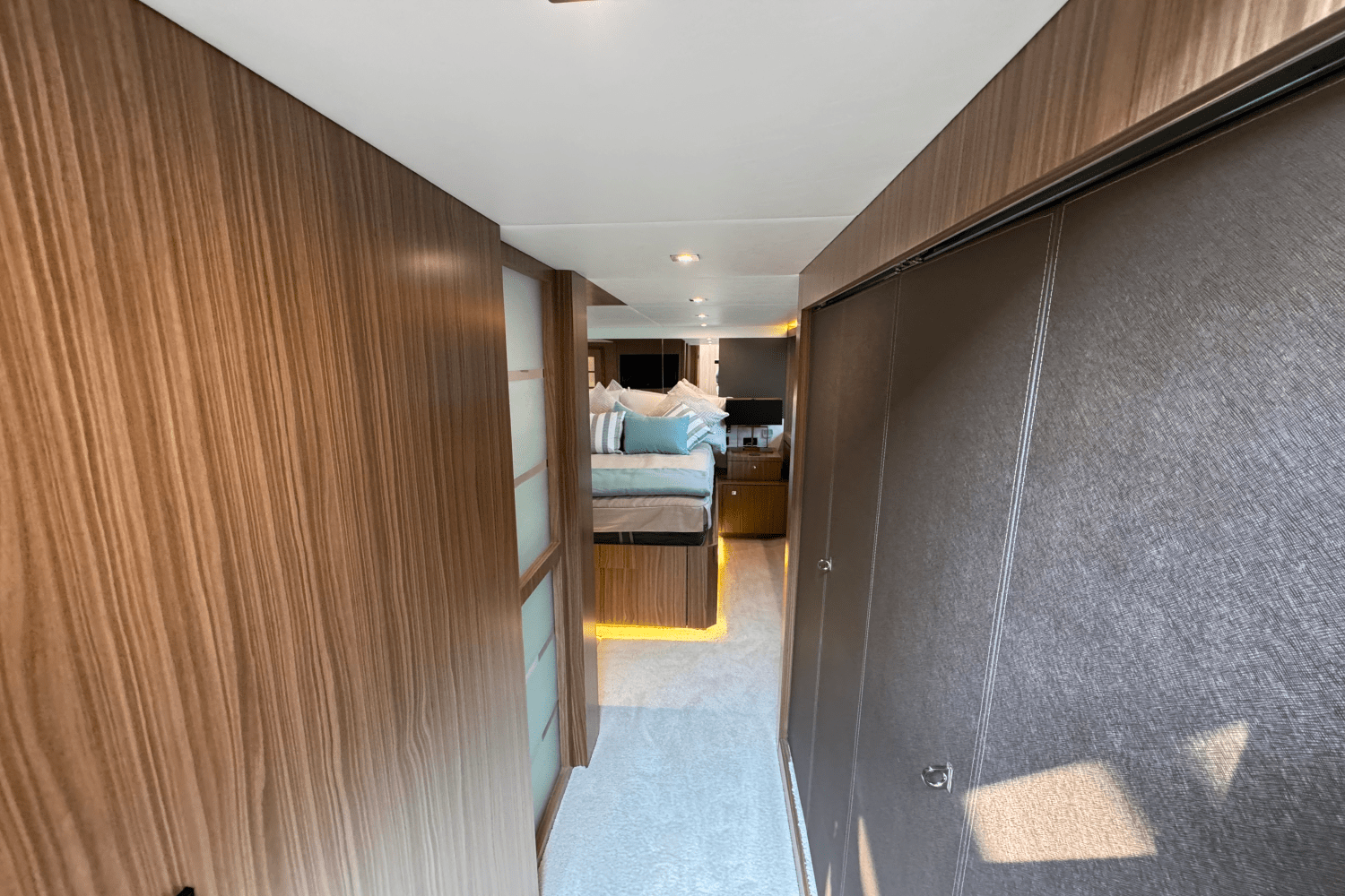 2025 Cruisers Yachts 60 CANTIUS Image Thumbnail #30