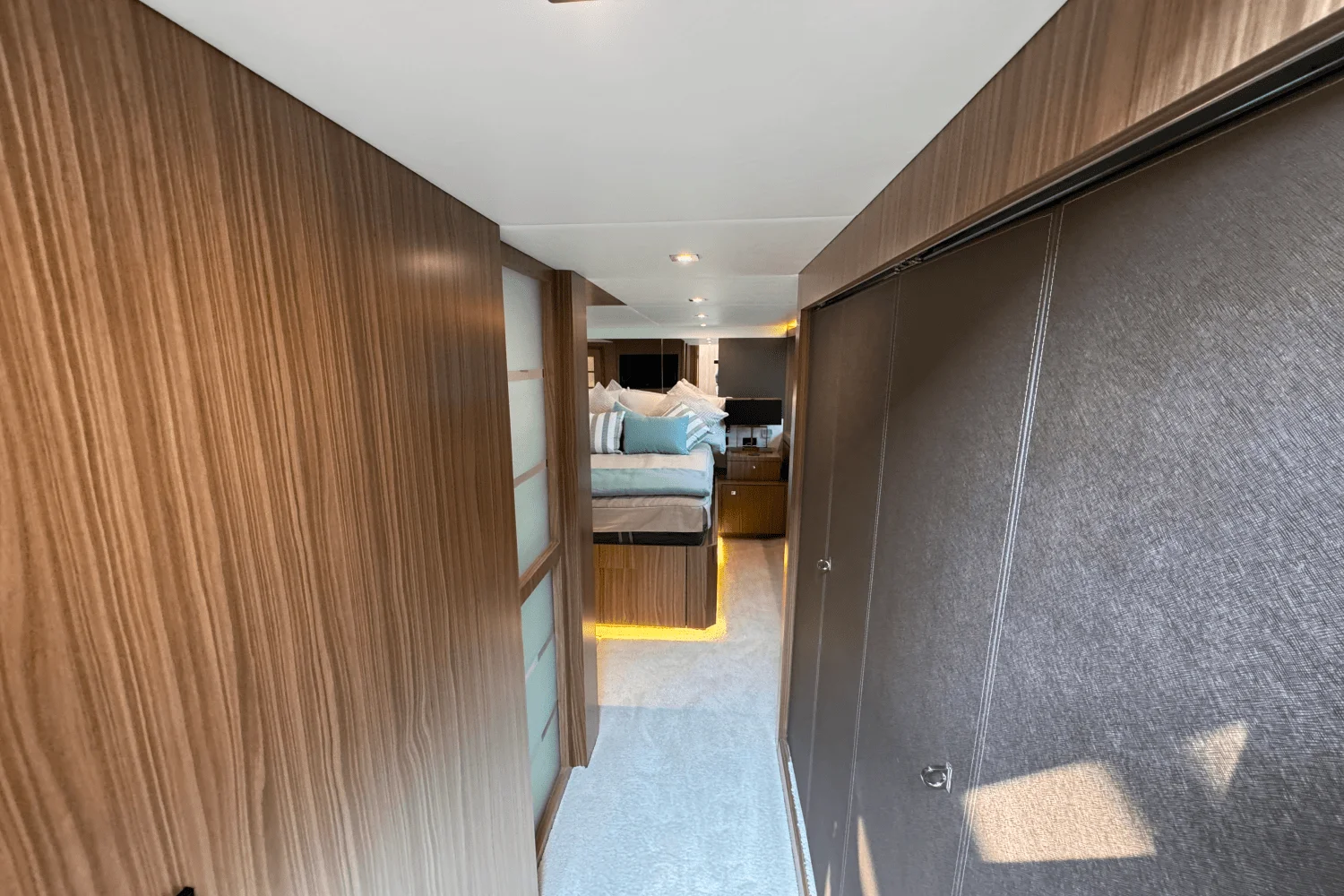 2025 Cruisers Yachts 60 CANTIUS Image Thumbnail #30