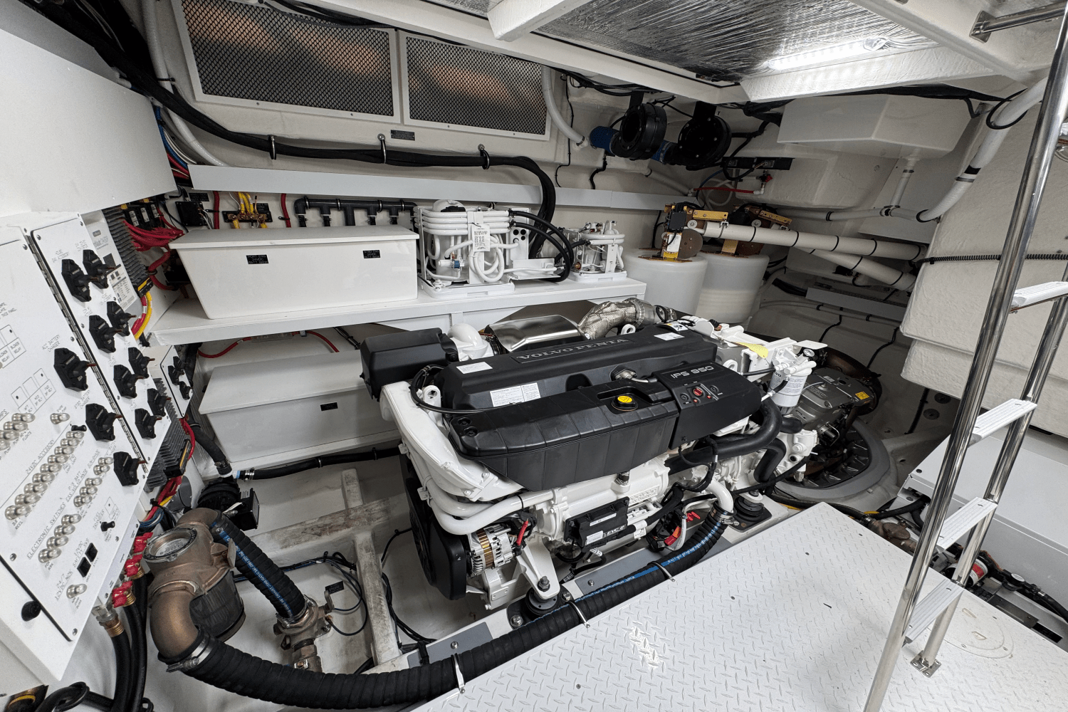 2025 Cruisers Yachts 60 CANTIUS Image Thumbnail #49