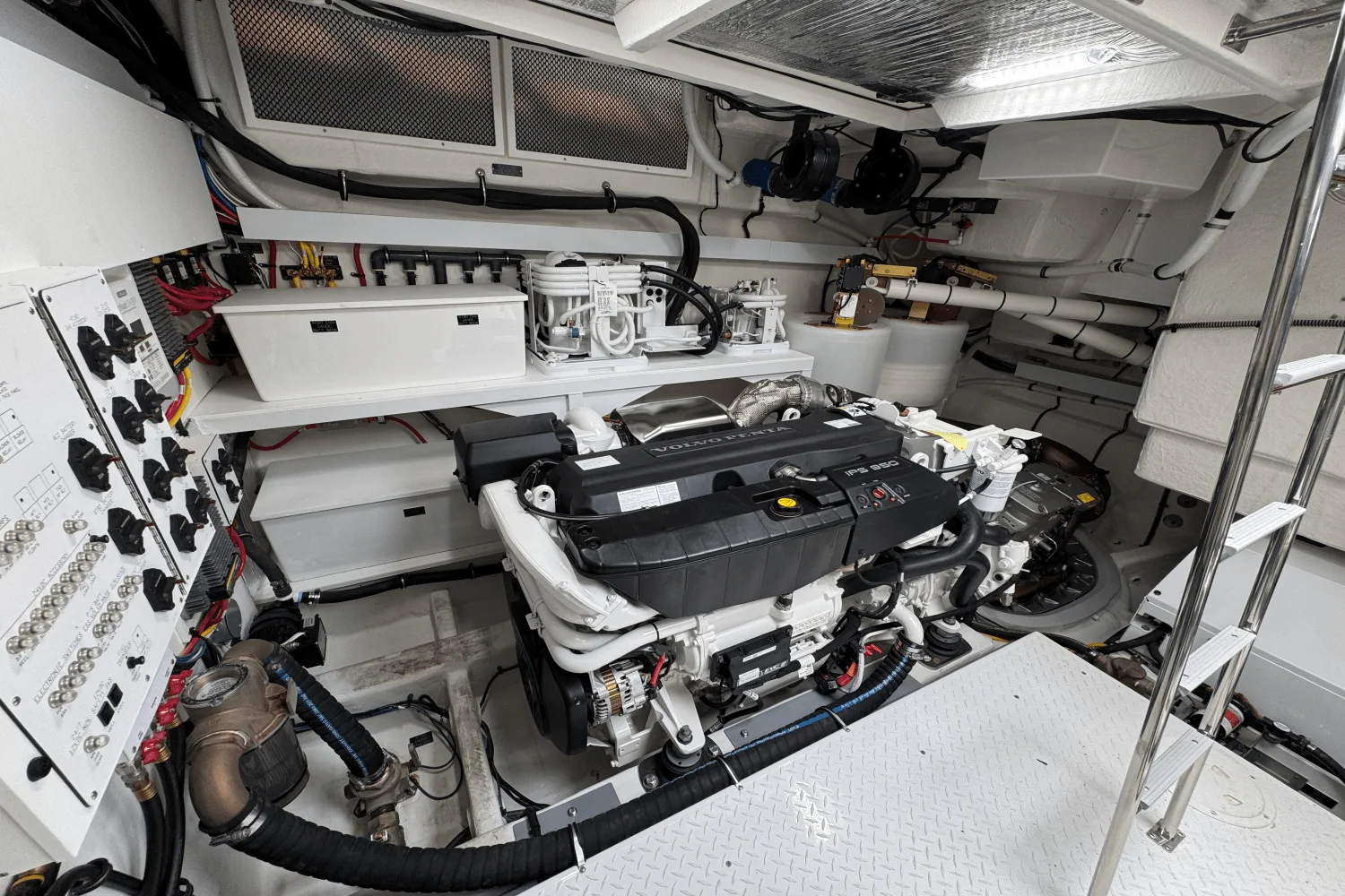 2025 Cruisers Yachts 60 CANTIUS Image Thumbnail #49