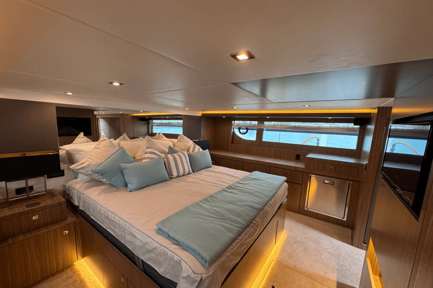 2025 Cruisers Yachts 60 CANTIUS Image Thumbnail #31