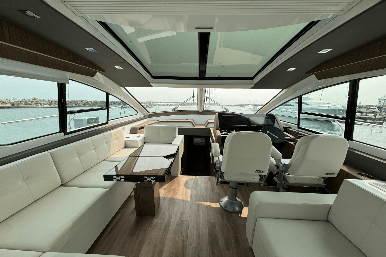 2025 Cruisers Yachts 60 CANTIUS Image Thumbnail #12