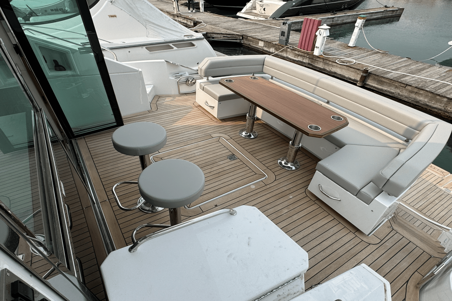 2025 Cruisers Yachts 60 CANTIUS Image Thumbnail #3