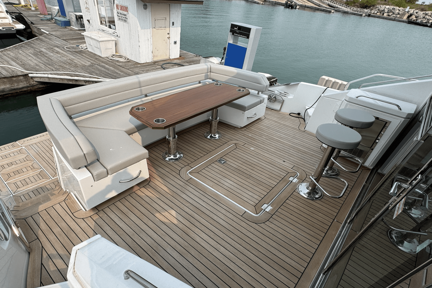 2025 Cruisers Yachts 60 CANTIUS Image Thumbnail #4