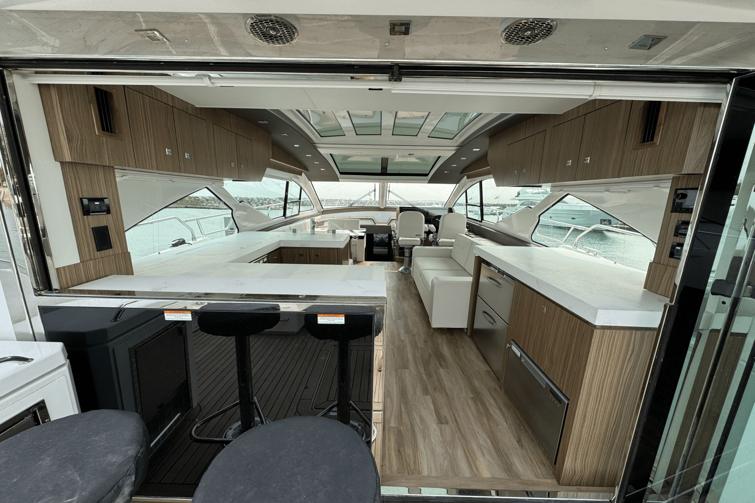 2025 Cruisers Yachts 60 CANTIUS Image Thumbnail #5