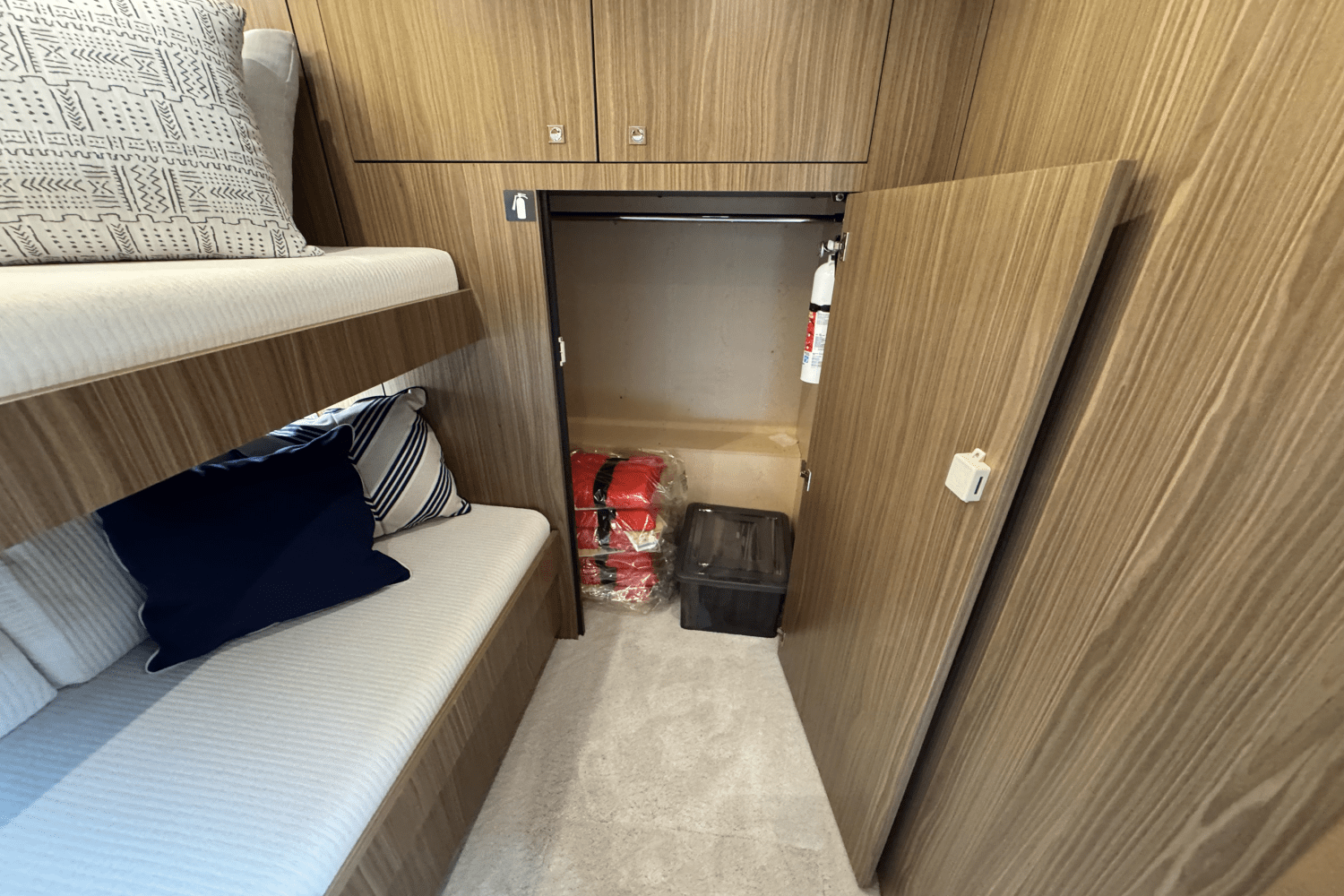 2025 Cruisers Yachts 60 CANTIUS Image Thumbnail #38