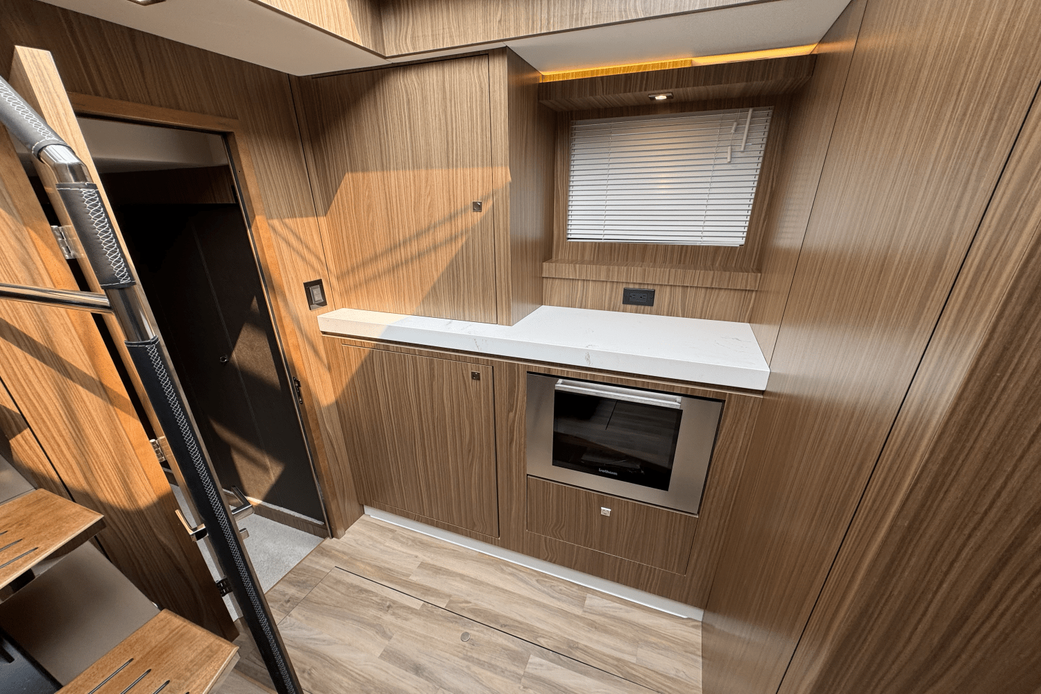 2025 Cruisers Yachts 60 CANTIUS Image Thumbnail #19