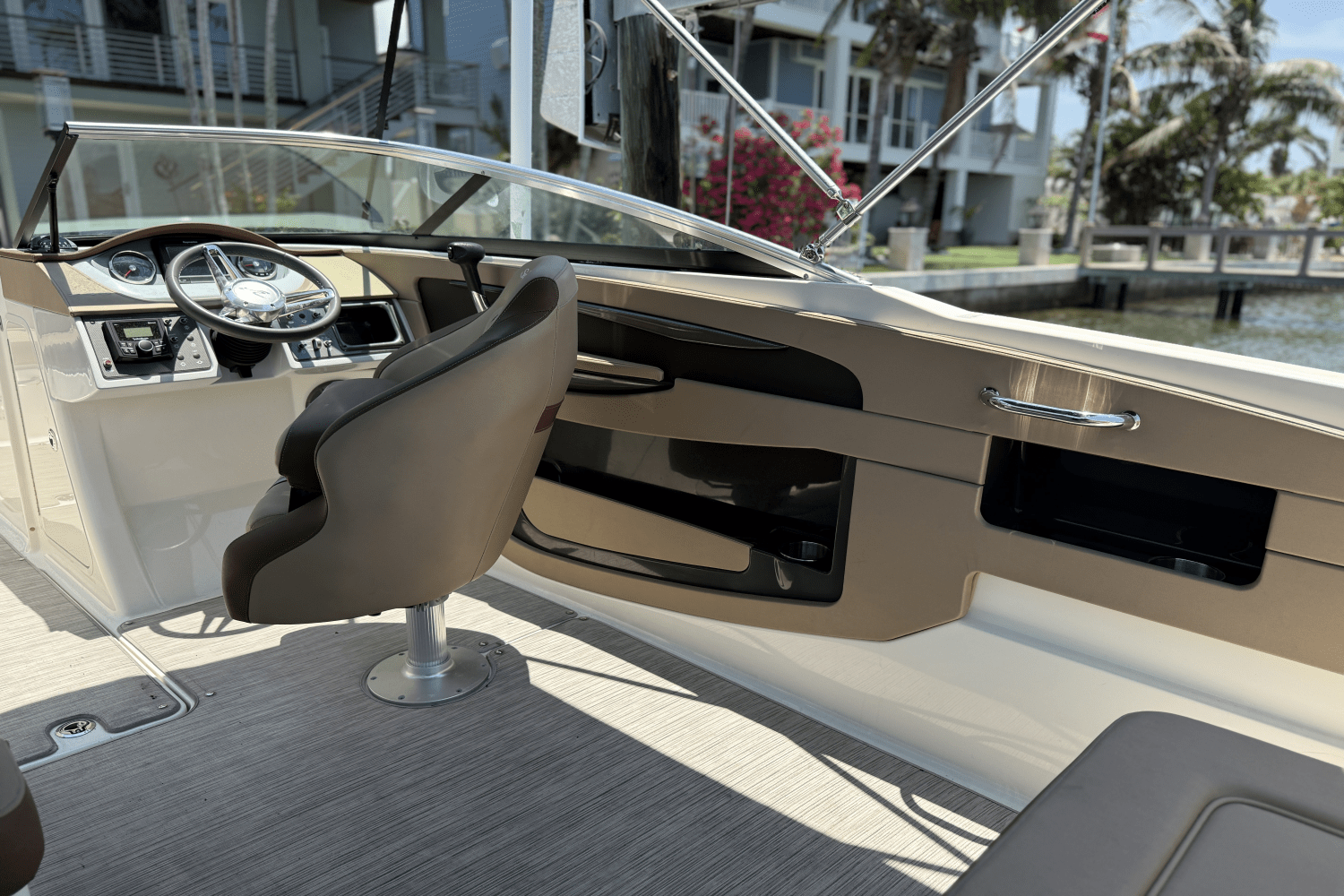 2016 Sea Ray 240 SUNDECK Image Thumbnail #23