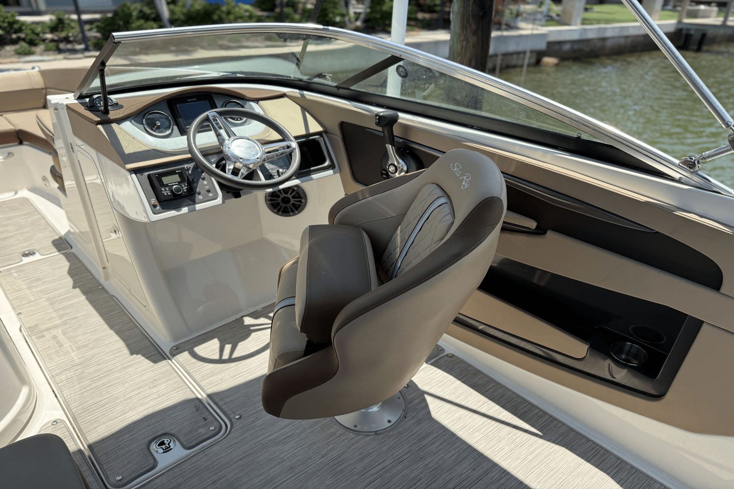 2016 Sea Ray 240 SUNDECK Image Thumbnail #21