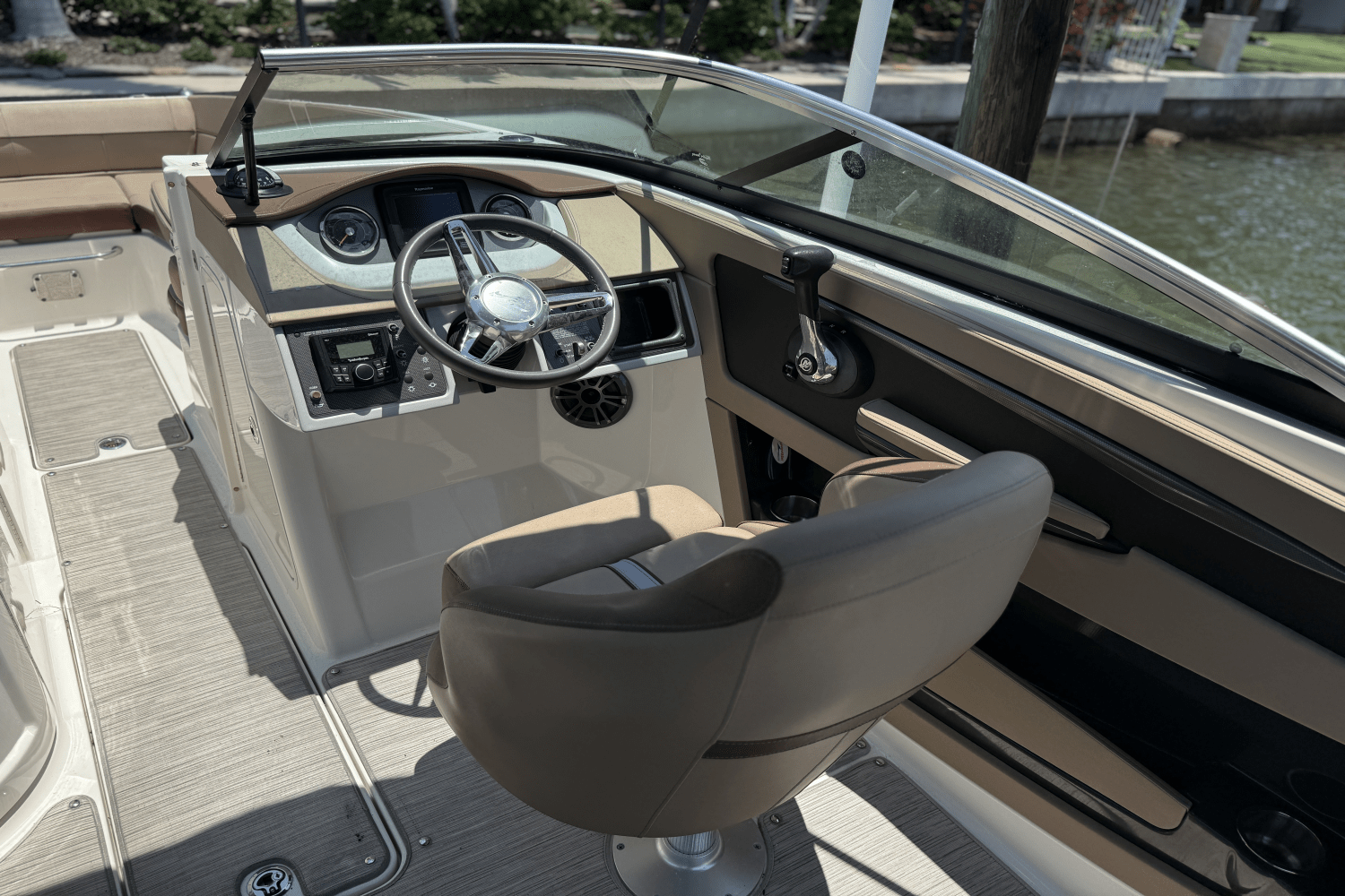 2016 Sea Ray 240 SUNDECK Image Thumbnail #22
