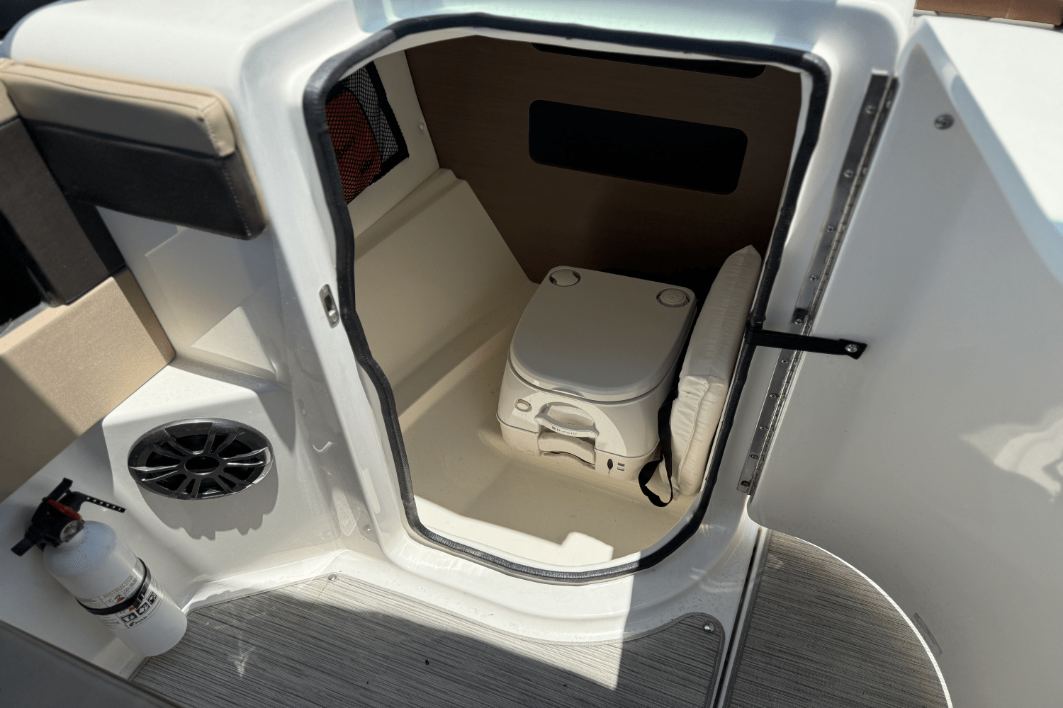 2016 Sea Ray 240 SUNDECK Image Thumbnail #20