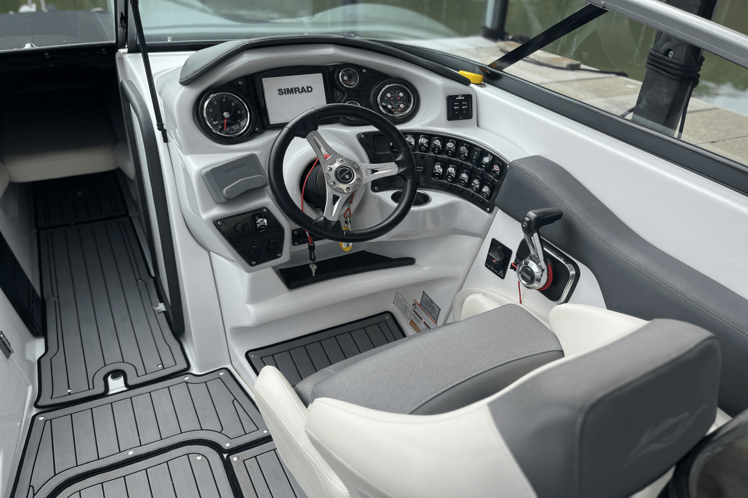 2020 Rinker 29 QX Image Thumbnail #27