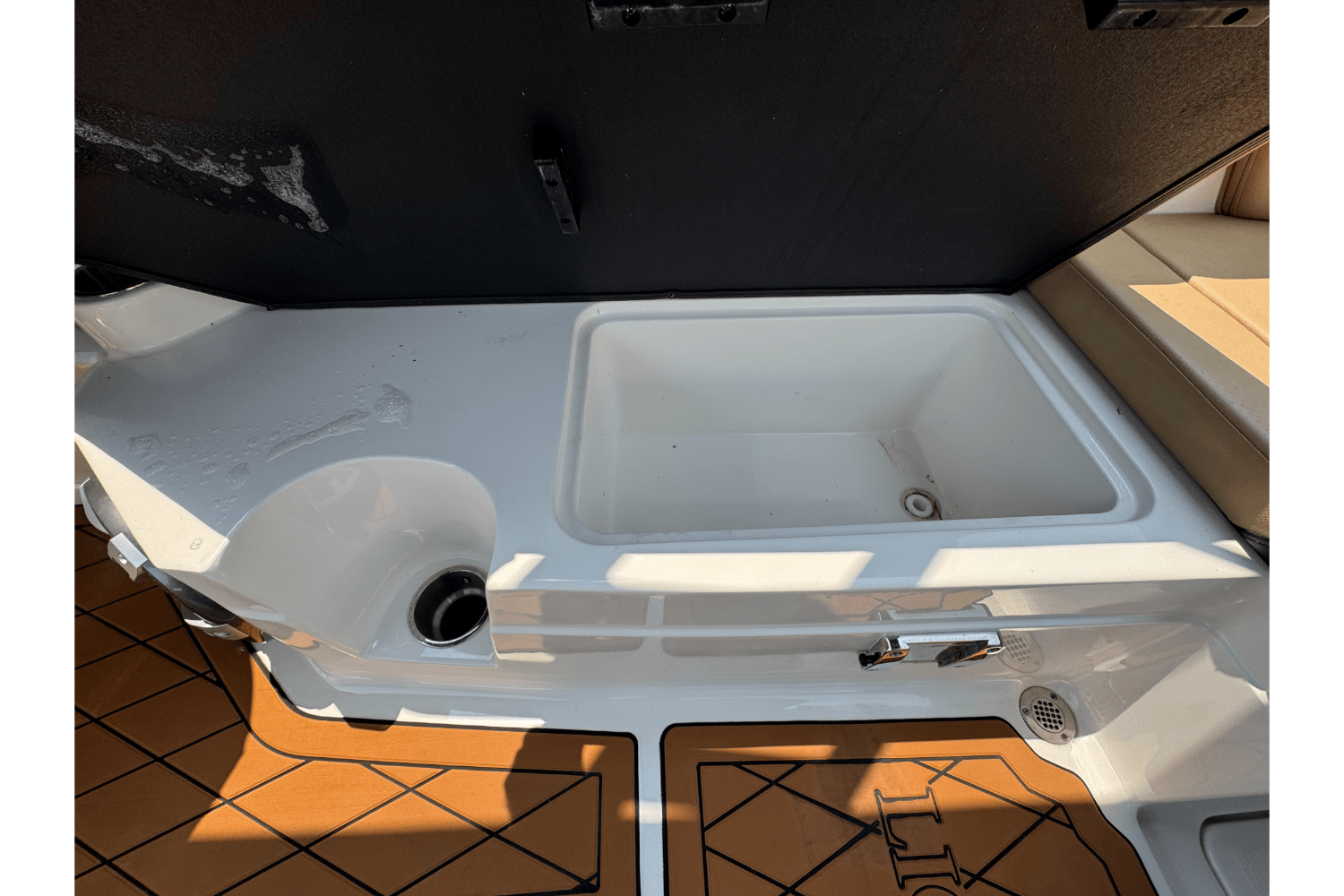 2023 Sea Ray SPX 230 Outboard Image Thumbnail #9