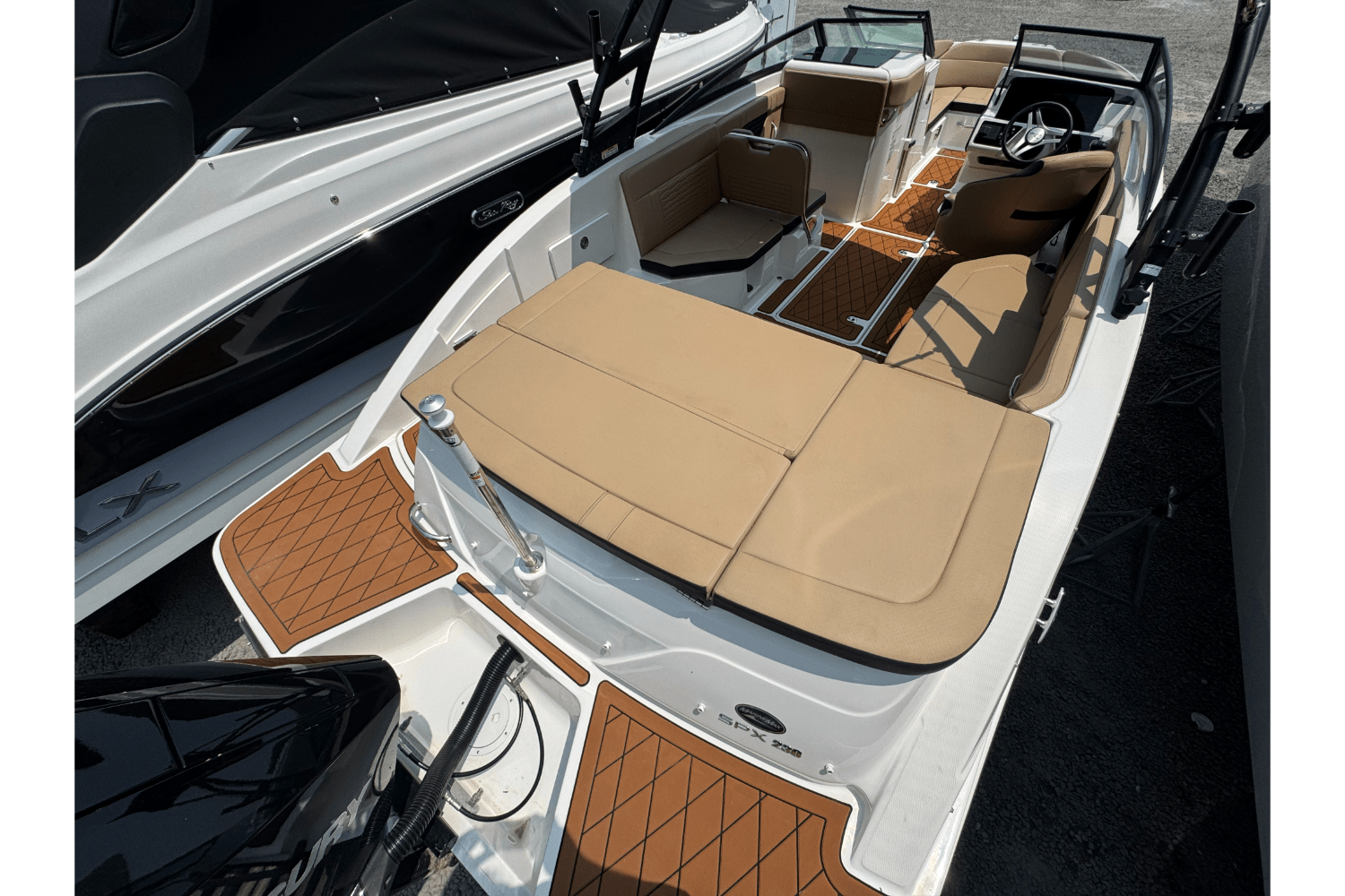 2023 Sea Ray SPX 230 Outboard Image Thumbnail #3