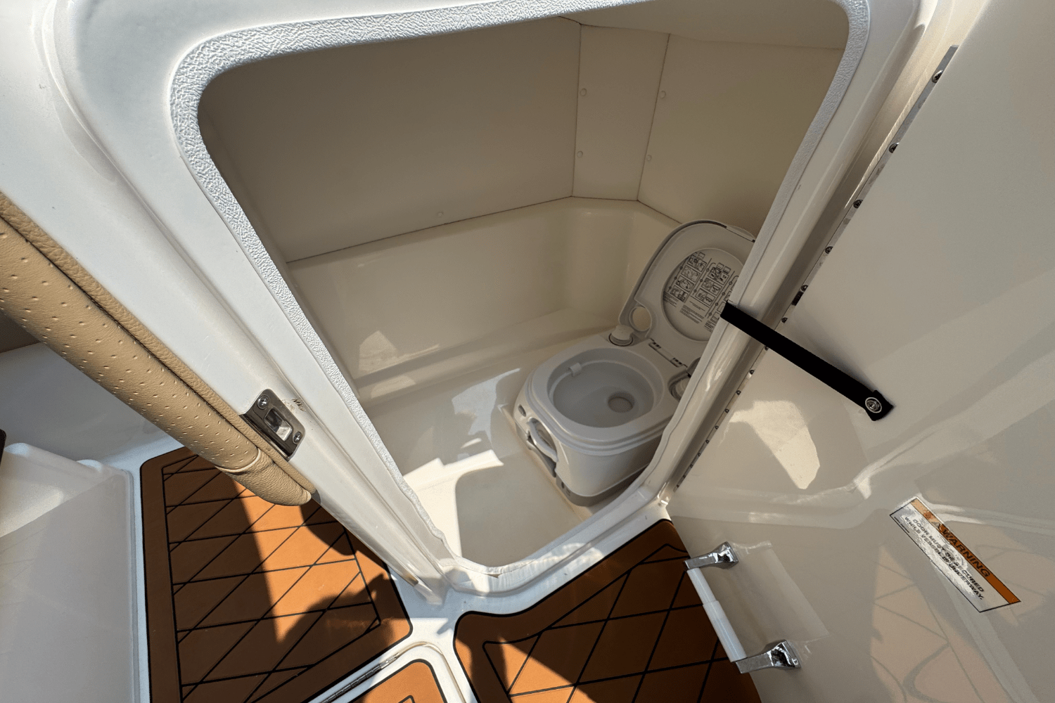 2023 Sea Ray SPX 230 Outboard Image Thumbnail #18