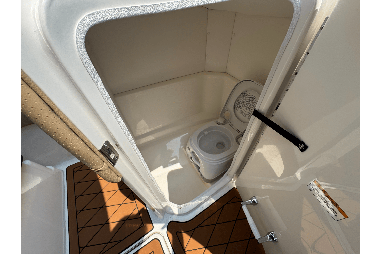 2023 Sea Ray SPX 230 Outboard Image Thumbnail #16