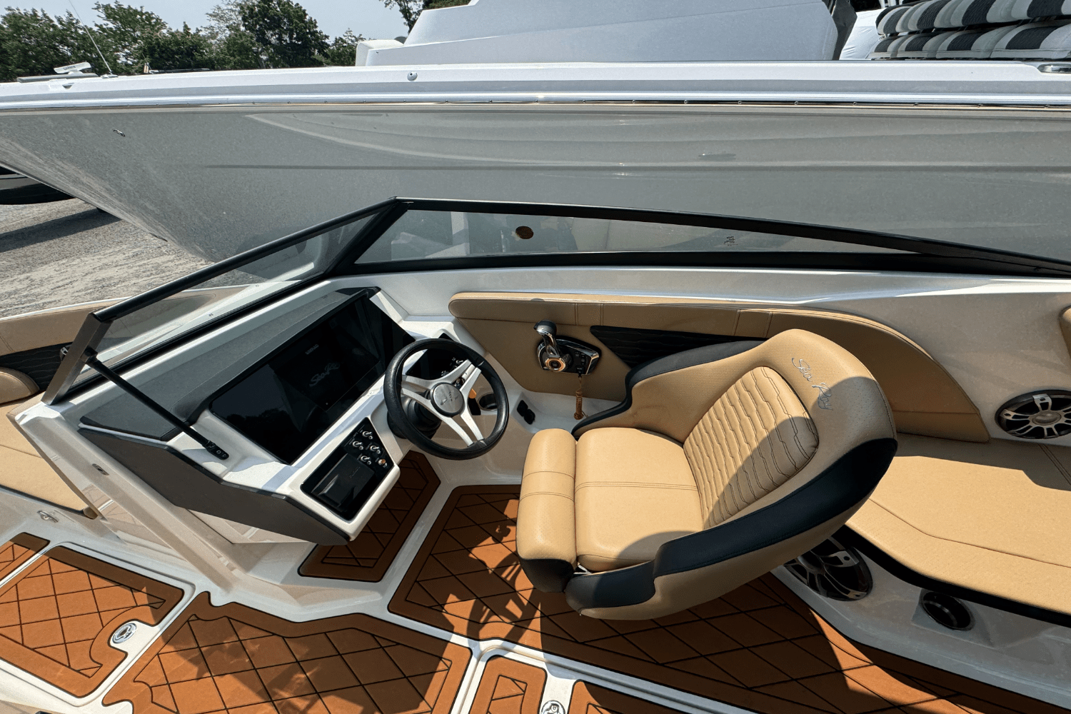 2023 Sea Ray SPX 230 Outboard Image Thumbnail #16