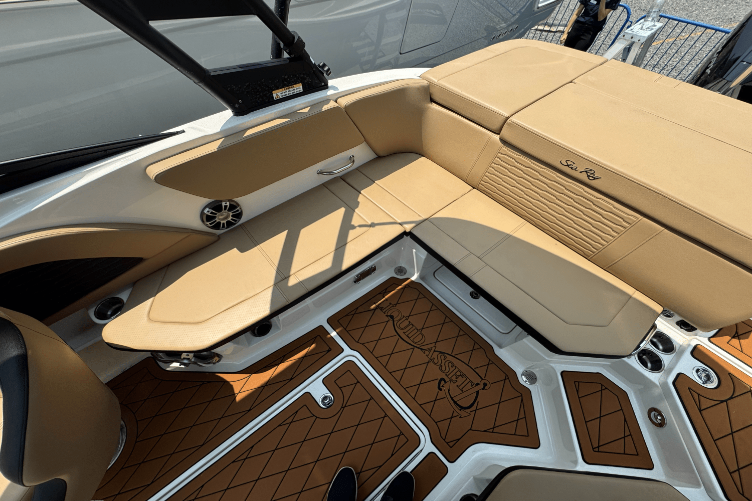 2023 Sea Ray SPX 230 Outboard Image Thumbnail #10