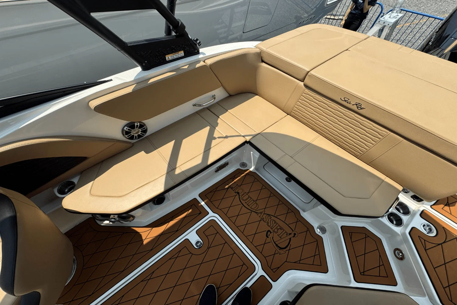 2023 Sea Ray SPX 230 Outboard Image Thumbnail #10