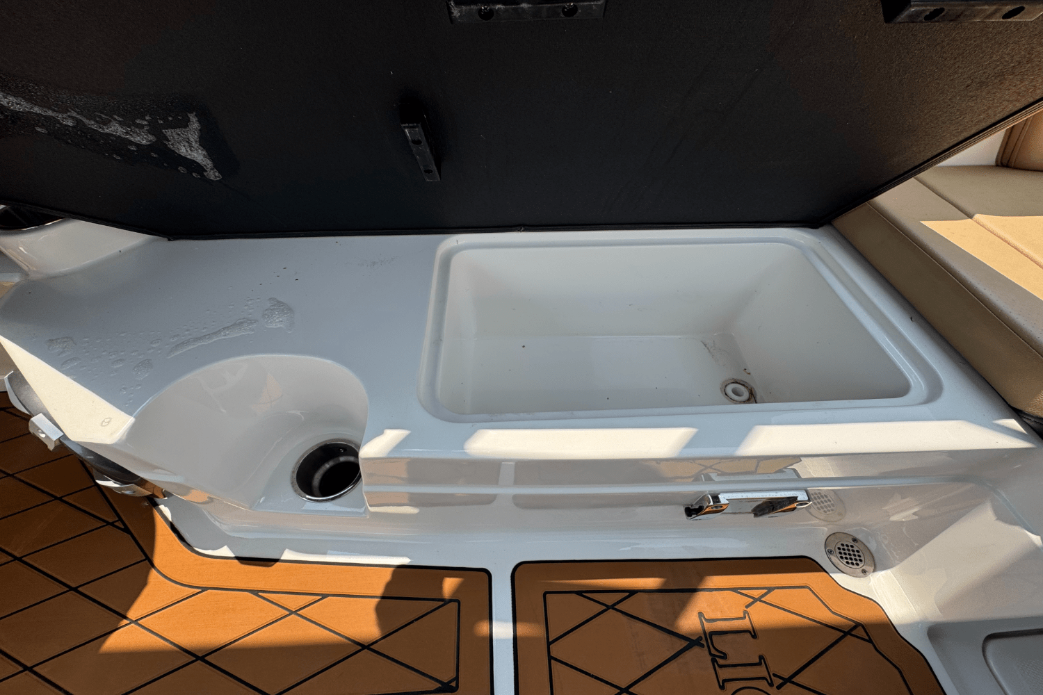 2023 Sea Ray SPX 230 Outboard Image Thumbnail #11