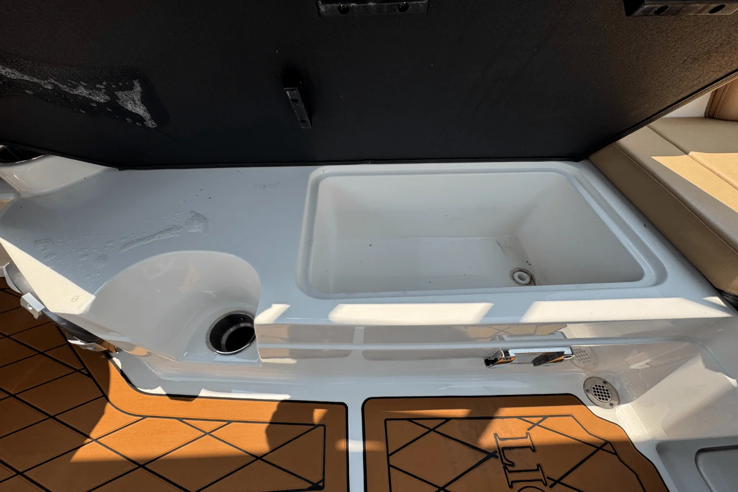 2023 Sea Ray SPX 230 Outboard Image Thumbnail #11