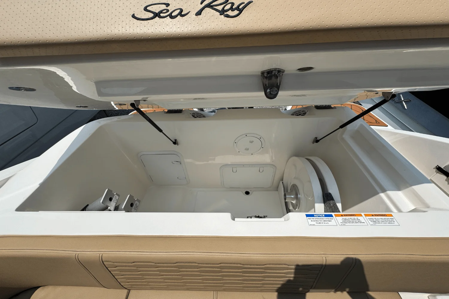 2023 Sea Ray SPX 230 Outboard Image Thumbnail #7