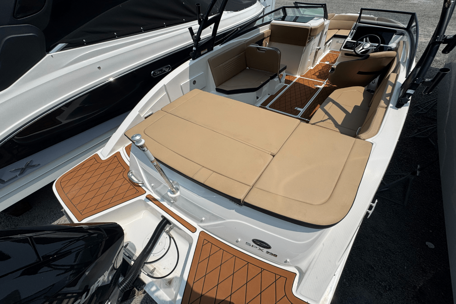 2023 Sea Ray SPX 230 Outboard Image Thumbnail #5