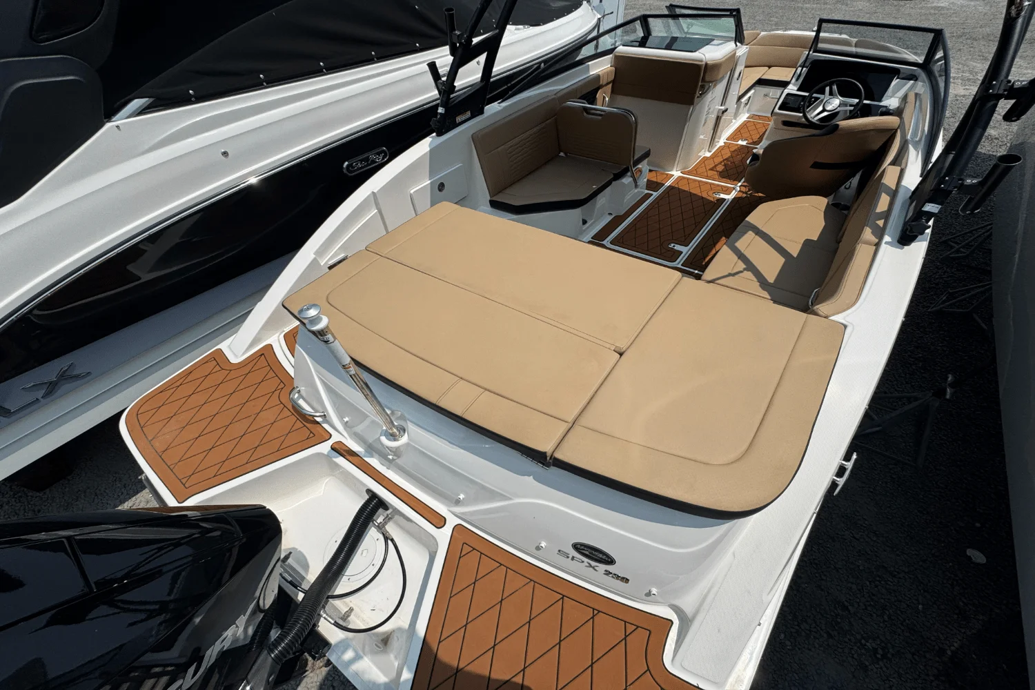 2023 Sea Ray SPX 230 Outboard Image Thumbnail #5