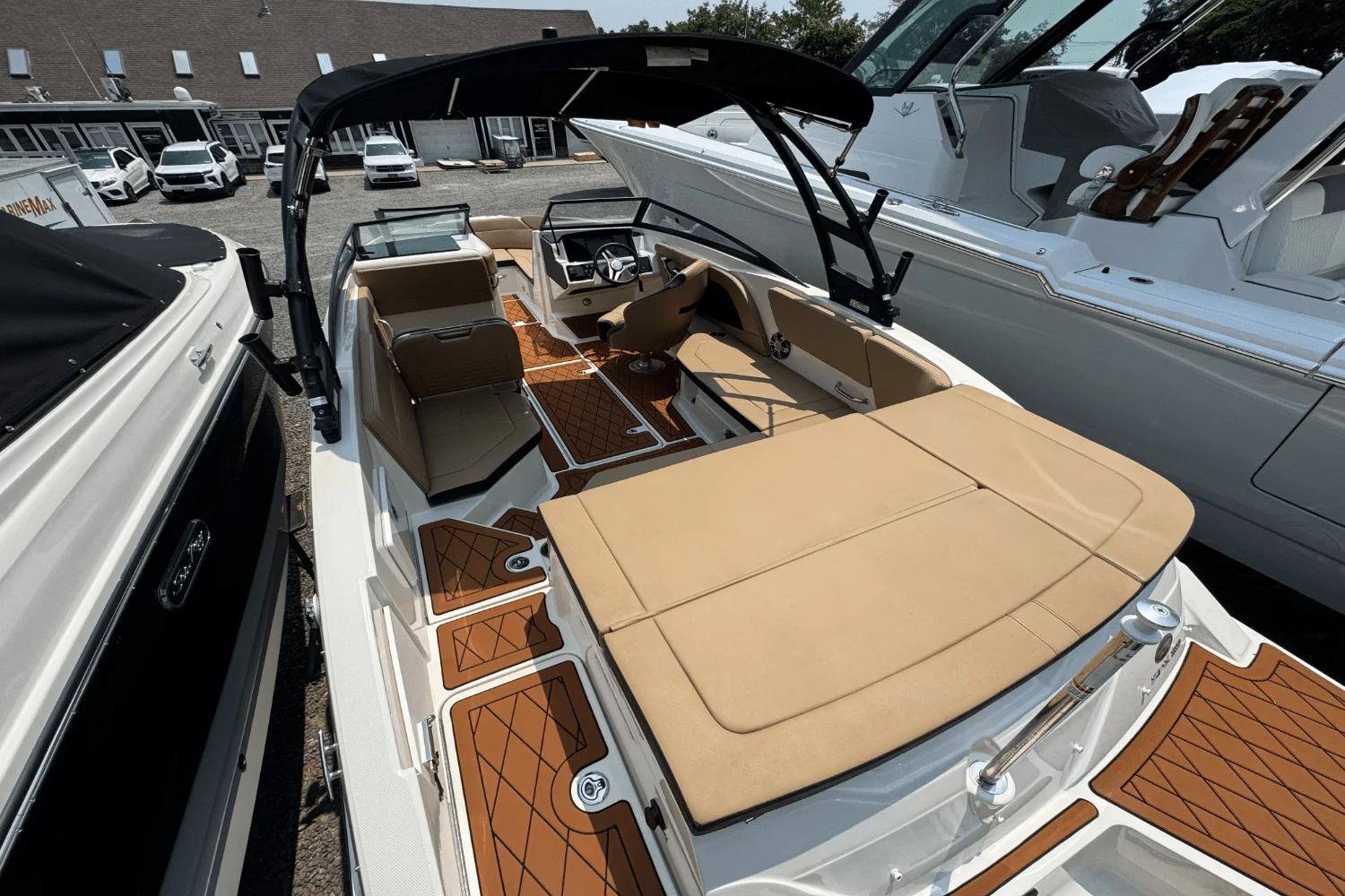 2023 Sea Ray SPX 230 Outboard Image Thumbnail #4