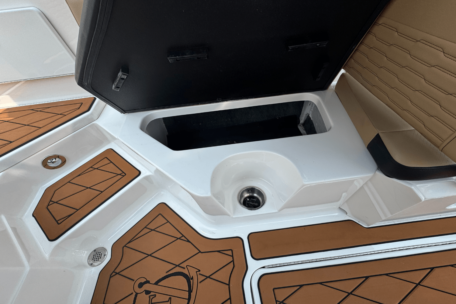 2023 Sea Ray SPX 230 Outboard Image Thumbnail #12