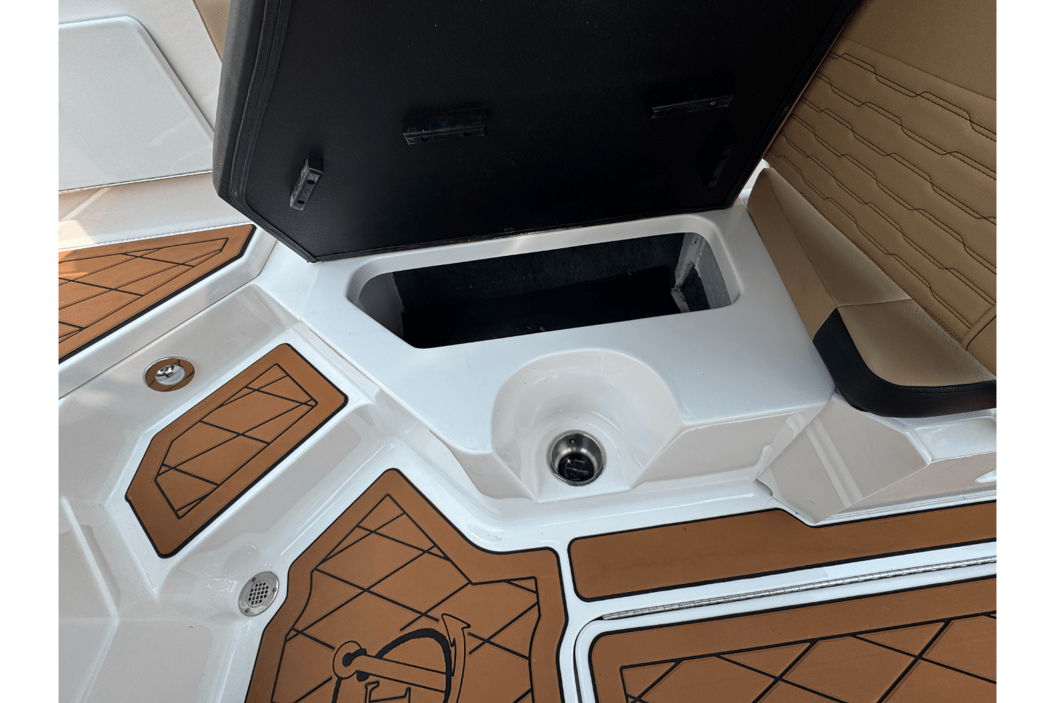 2023 Sea Ray SPX 230 Outboard Image Thumbnail #10