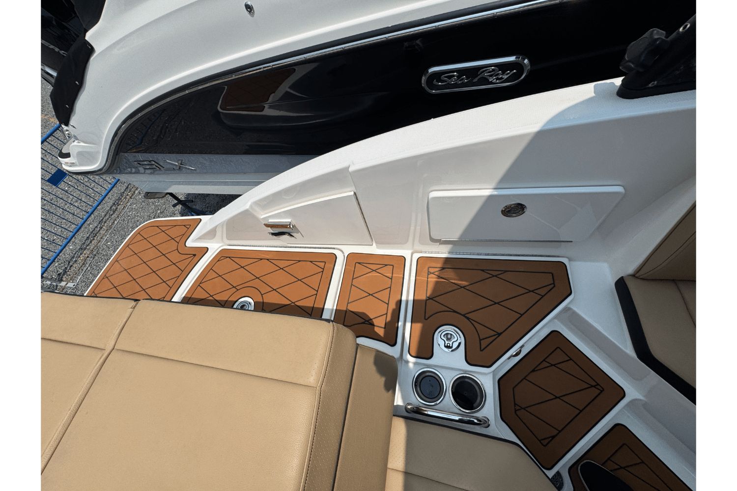 2023 Sea Ray SPX 230 Outboard Image Thumbnail #7