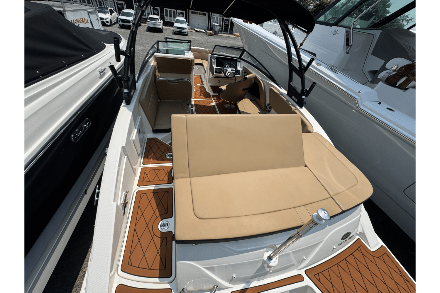 2023 Sea Ray SPX 230 Outboard Image Thumbnail #5