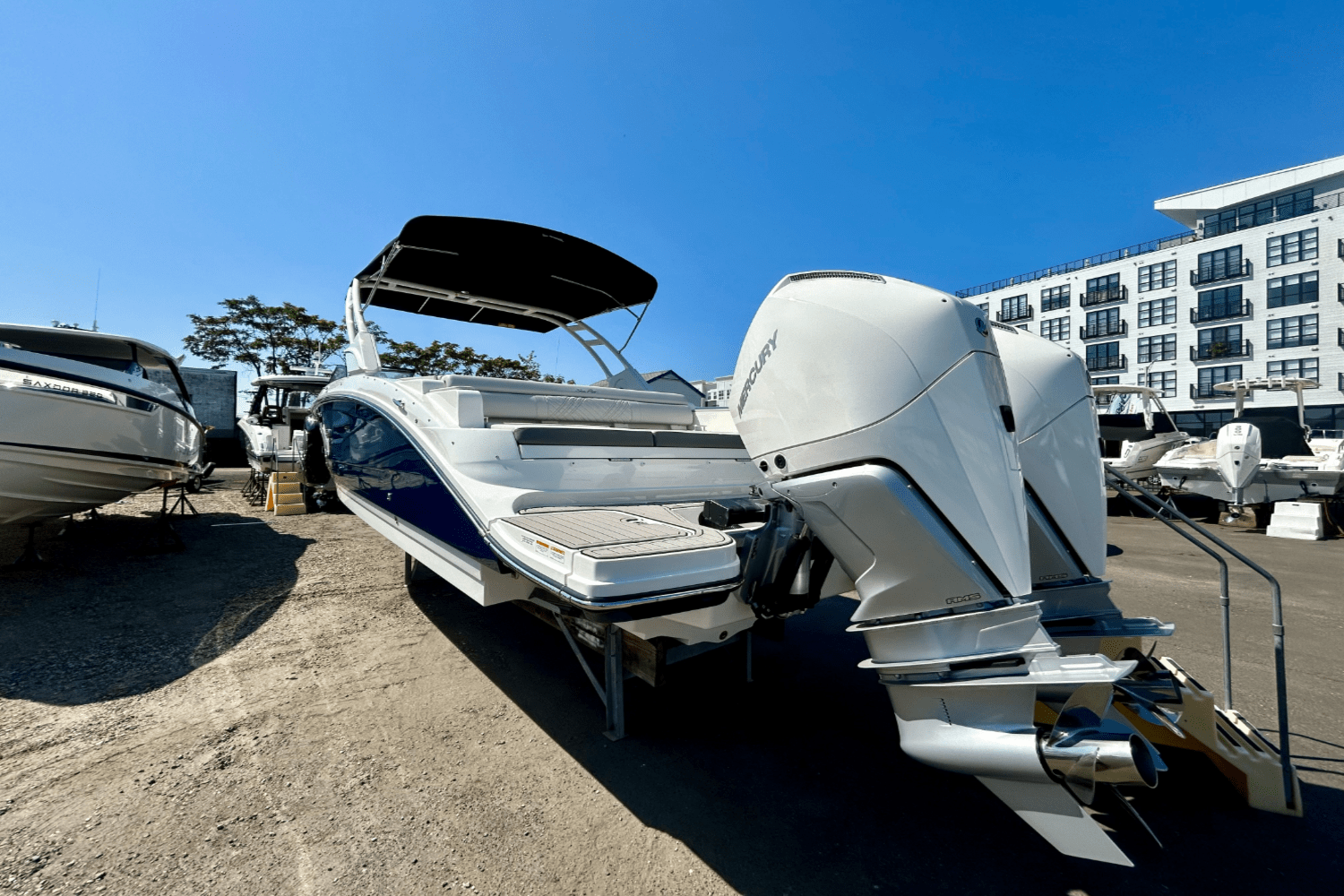 2026 Sea Ray SDX 290 Outboard Image Thumbnail #3
