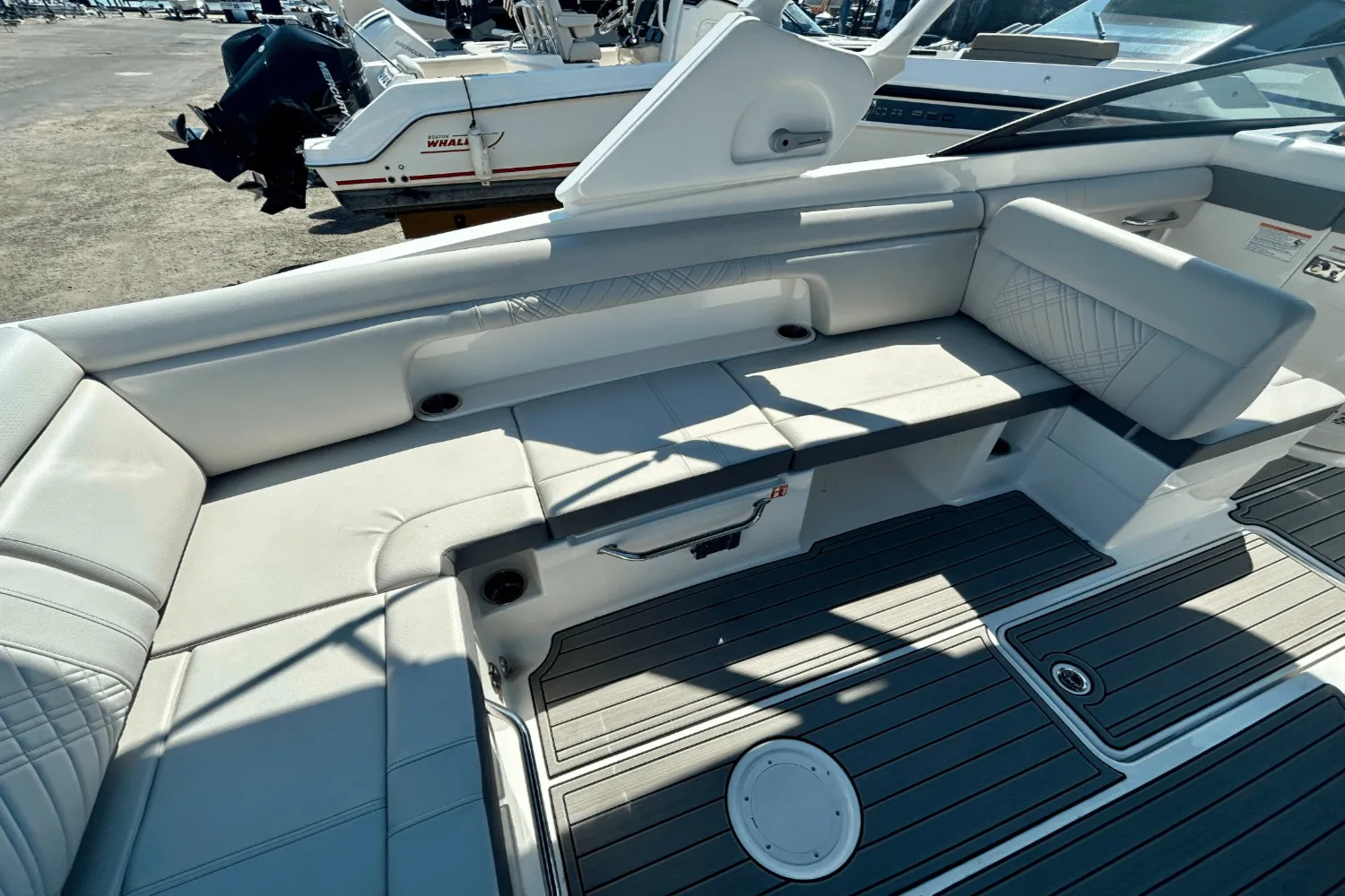 2026 Sea Ray SDX 290 Outboard Image Thumbnail #9