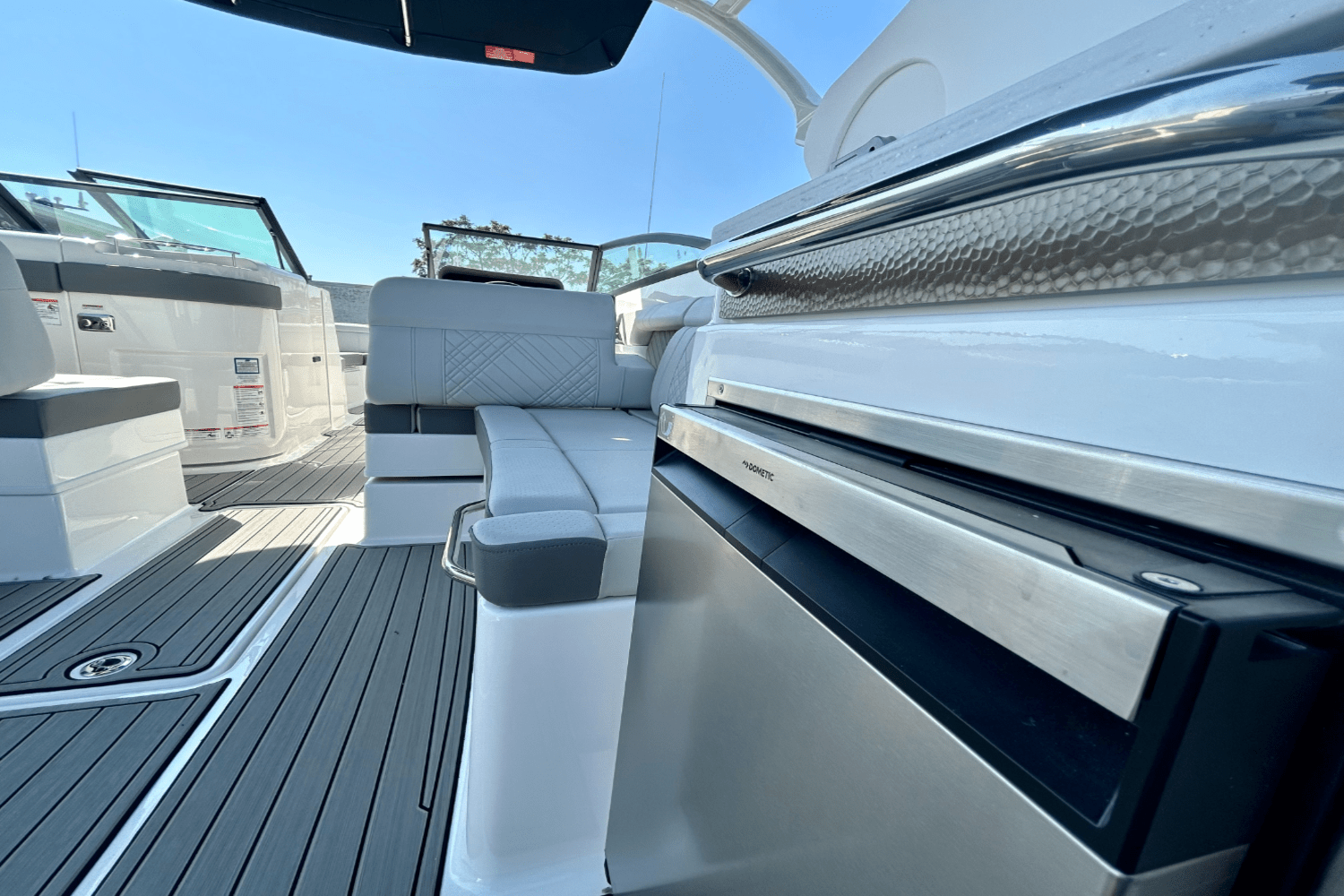 2026 Sea Ray SDX 290 Outboard Image Thumbnail #11