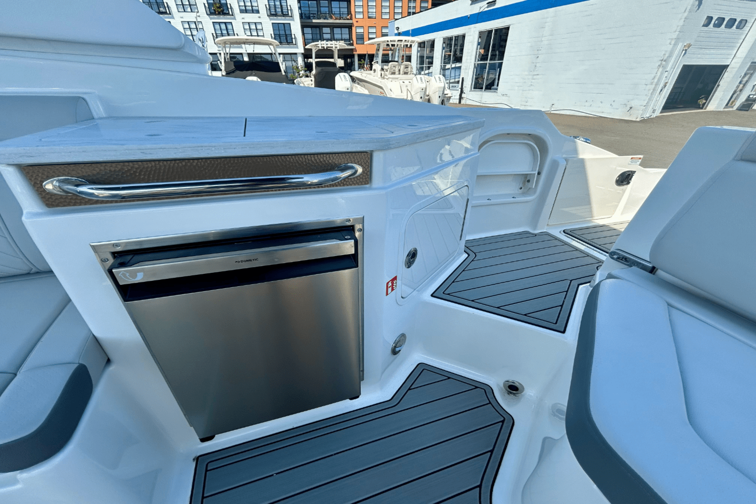 2026 Sea Ray SDX 290 Outboard Image Thumbnail #8