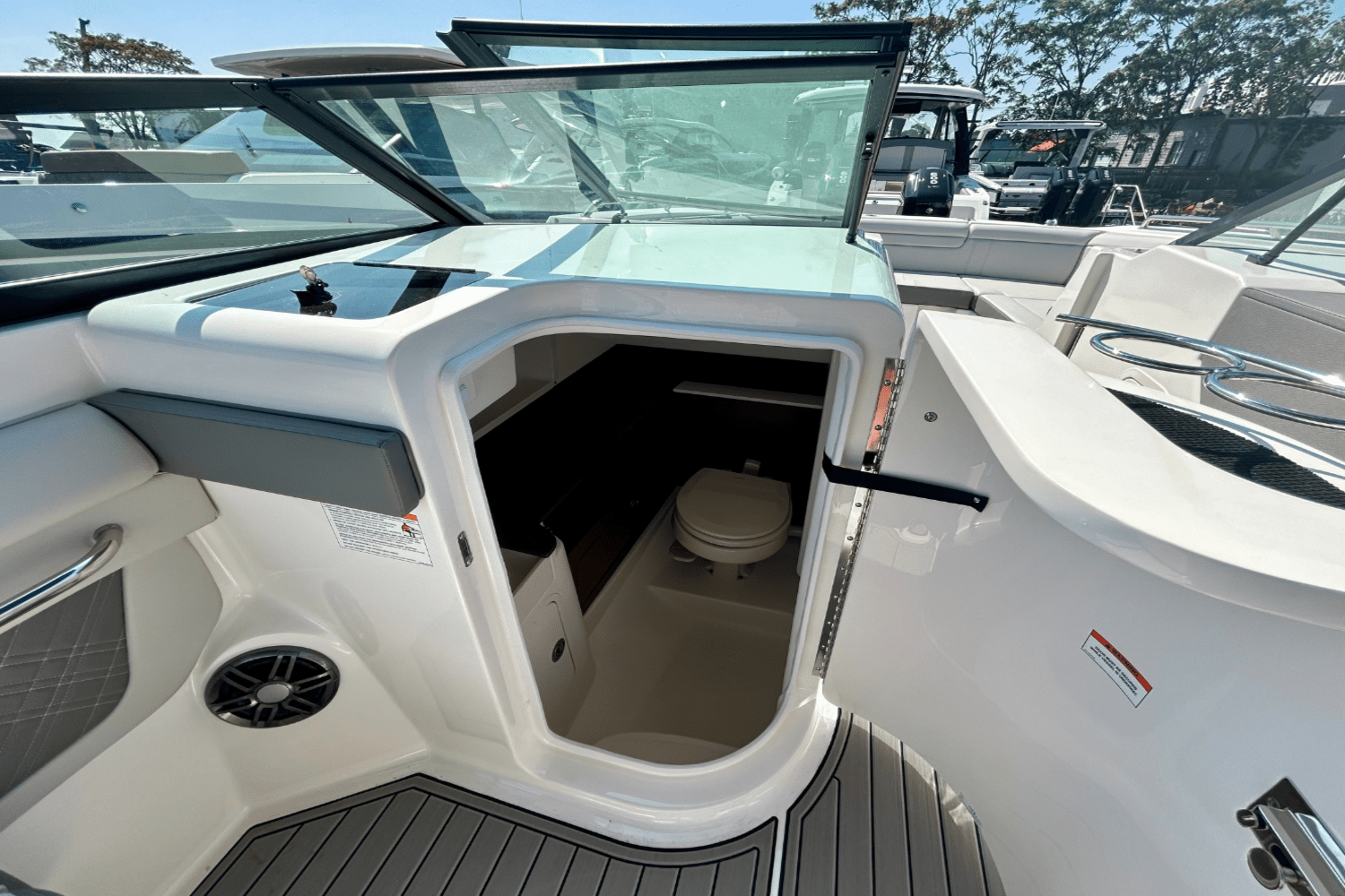 2026 Sea Ray SDX 290 Outboard Image Thumbnail #18