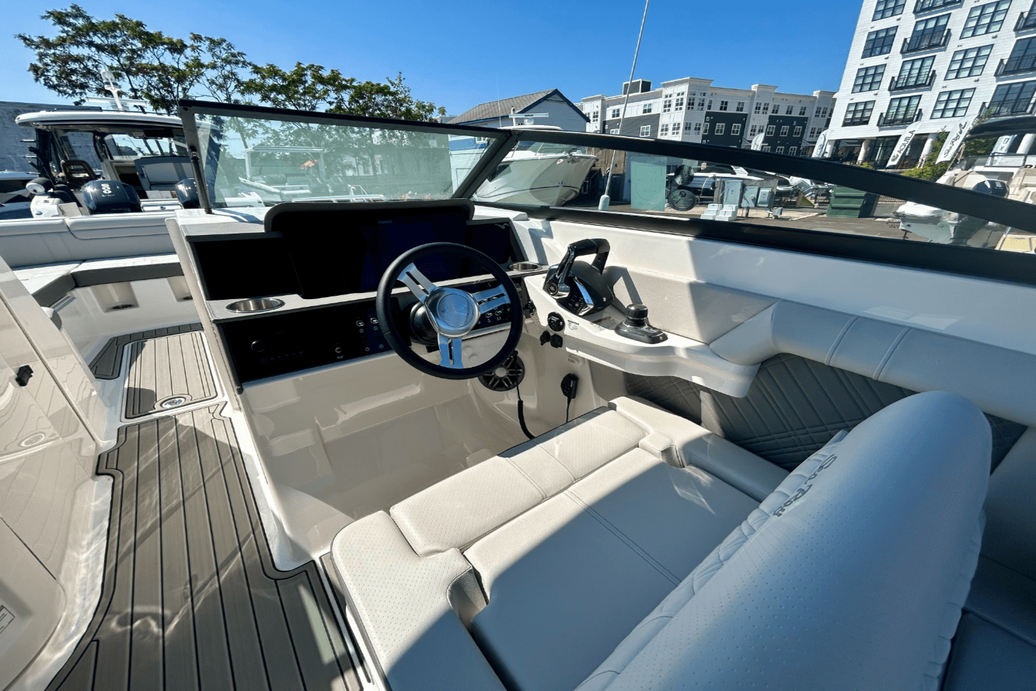 2026 Sea Ray SDX 290 Outboard Image Thumbnail #13