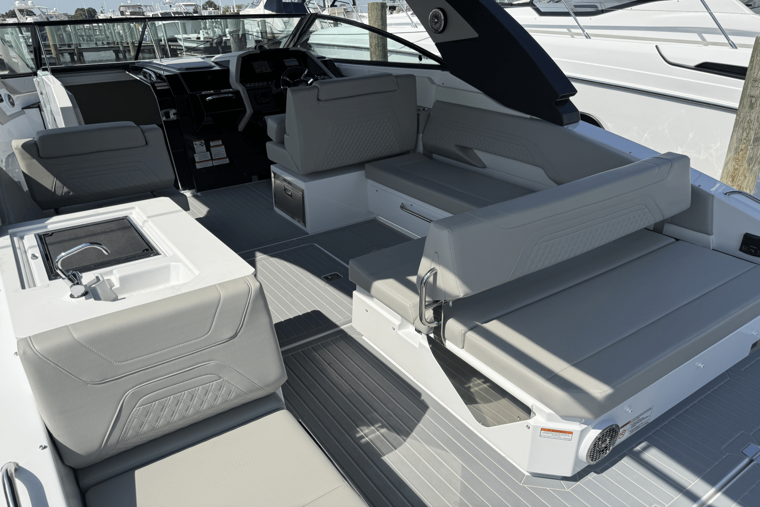 2026 Cruisers Yachts 34 GLS Outboard Image Thumbnail #10