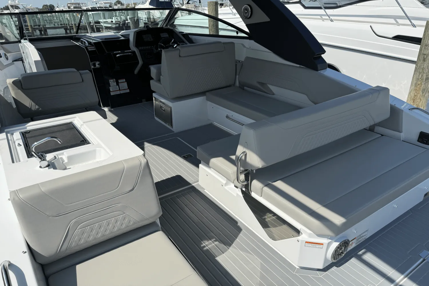 2026 Cruisers Yachts 34 GLS Outboard Image Thumbnail #10