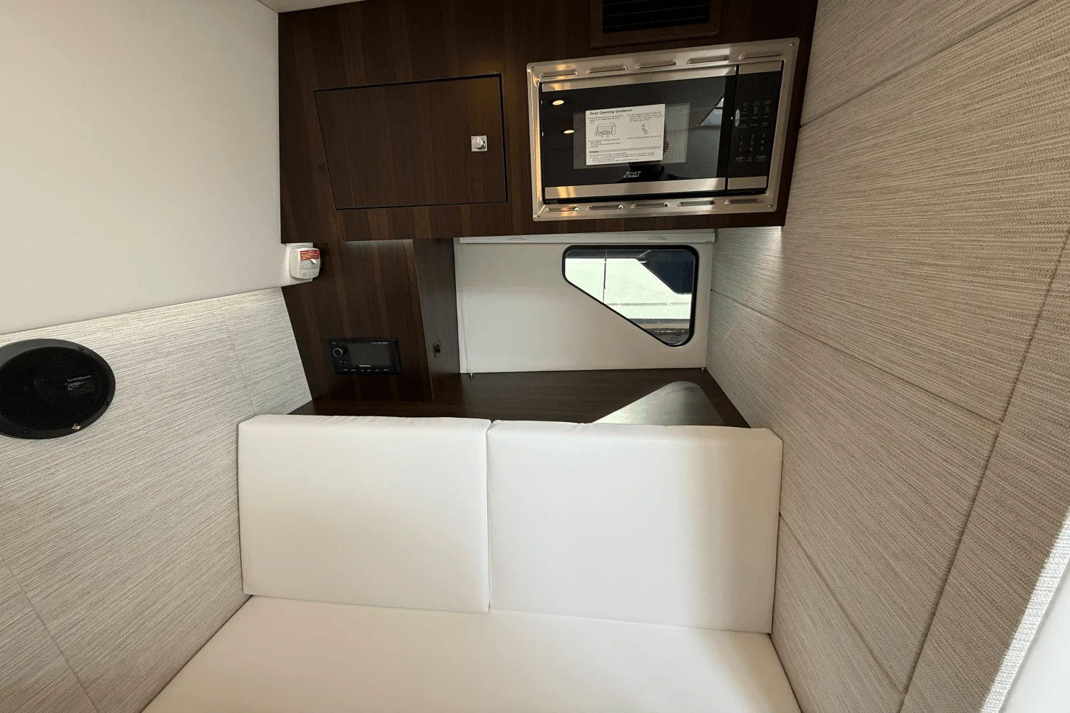 2026 Cruisers Yachts 34 GLS Outboard Image Thumbnail #24