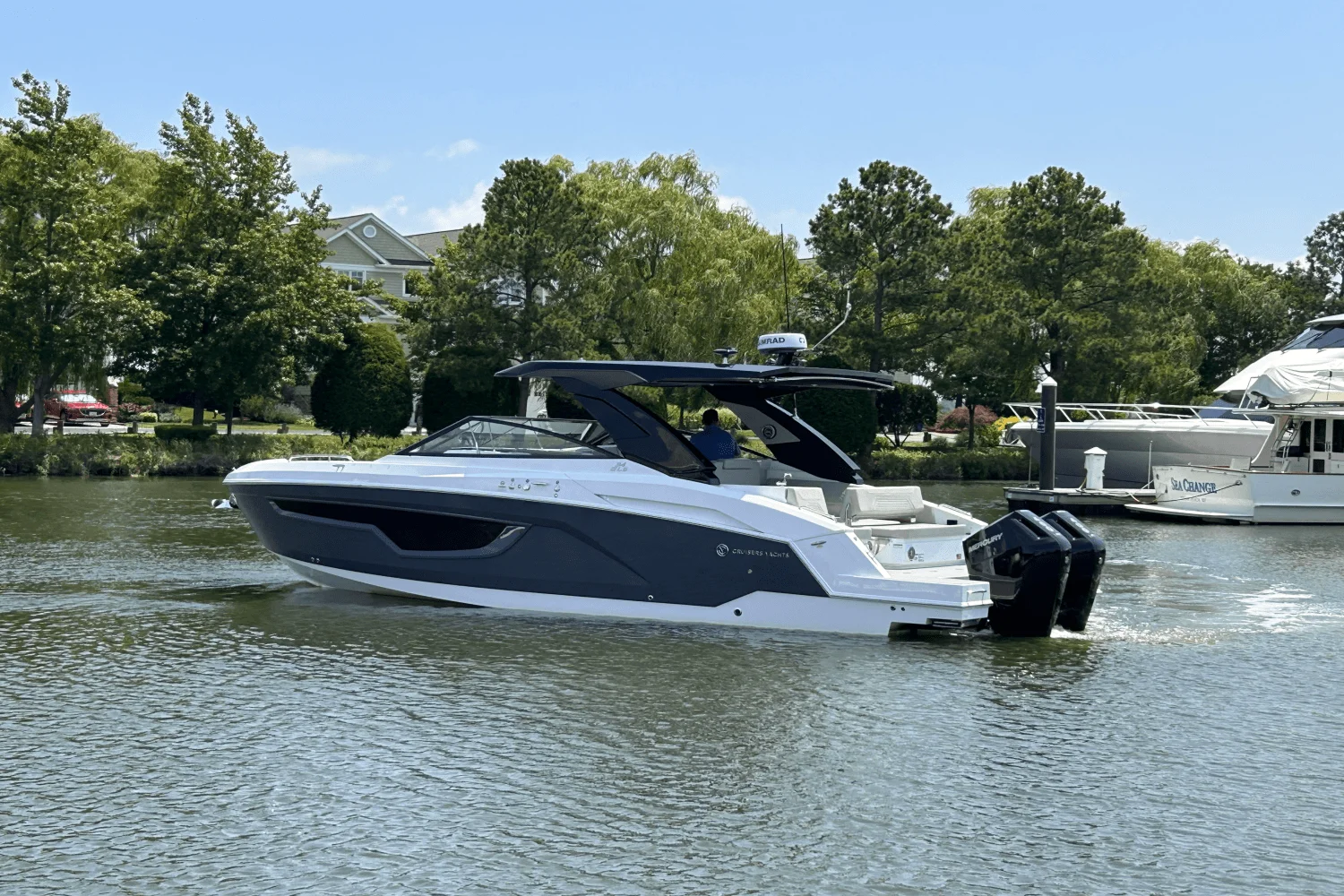 2026 Cruisers Yachts 34 GLS Outboard Image Thumbnail #4