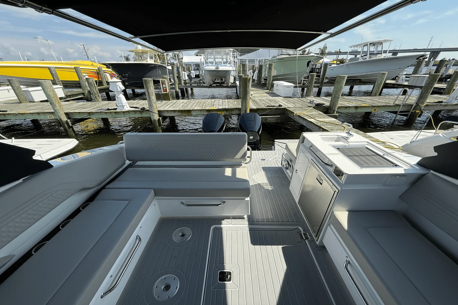 2026 Cruisers Yachts 34 GLS Outboard Image Thumbnail #15