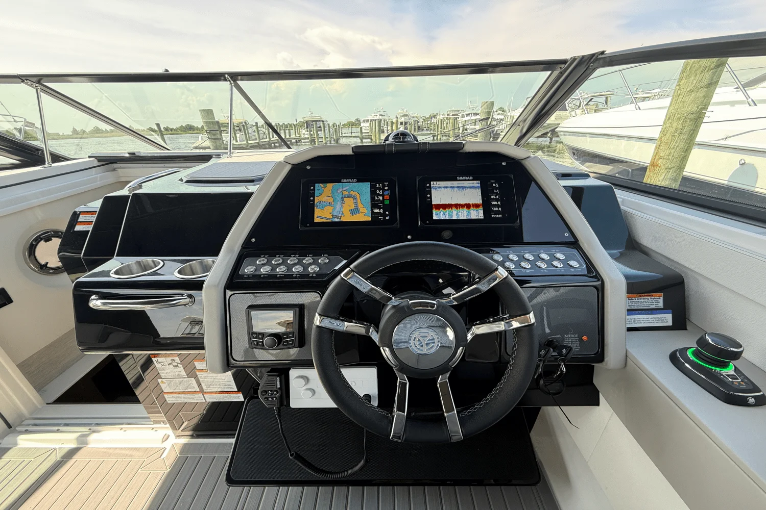 2026 Cruisers Yachts 34 GLS Outboard Image Thumbnail #19